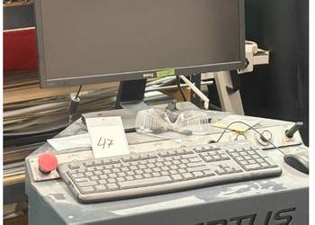 Frezarka trzyosiowa CNC + panel operatorski CERTUS