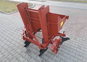 Sadzarka dwurzędowa koszyczkowa do ziemniaków POM Busko Zdrój S-210/1