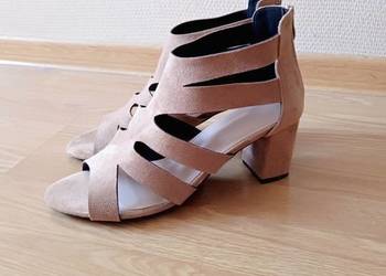 Buty, botki damskie na słupku 42