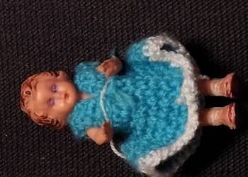 Stara miniaturowa 8 cm laleczka , sygnatura