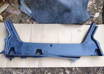 Mercedes W202 osłona tylnego pasa ściany bagażnika sedan