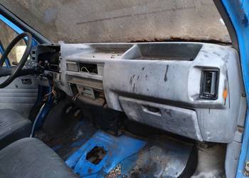 Ford Transit deska rozdzielcza kokpit konsola ramka licznika