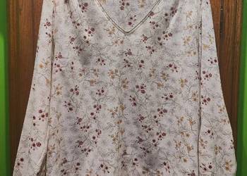 Biała bluzeczka z motywem drobnych kwiatków rozm.40 InExtenso