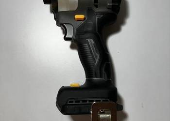 Nowazakrętarka udarowa DeWalt DCF85M z limitowanej edycji McLaren F1 Team.