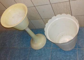 2 duże donice ozdobne na kwiaty białe / śr. 30 i 36cm / wys. 40 i 65cm
