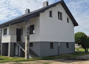 Dom z budynkami gospodarczymi i działką rolną