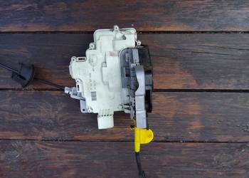 Zamek drzwi LP Audi B8 CZ 8J2837015A