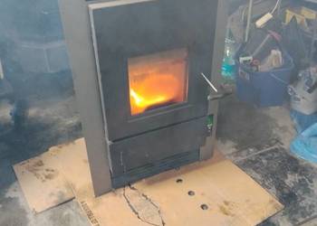 Sprzedam piec kominek z płaszczem wodnym na pellet 10KW