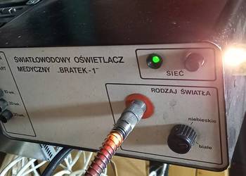 Światłowodowy oświetlacz medyczny Bratek-1 światło białe i niebieskie 100W