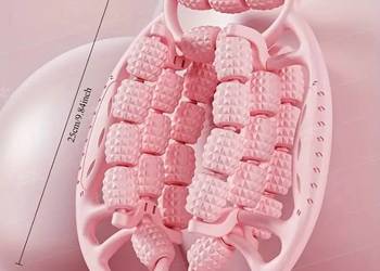 Maażer do nóg z rolkami.