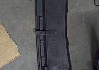 Mocowanie podszybia dolne + wlot powietrza Peugeot 5008 I