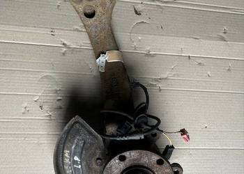 Zwrotnica lewy przód Passat b5 1.9tdi 110km 8D0407257S Zwrotnica lewy przód Passat b5 1.9tdi 110km 8D0407257S