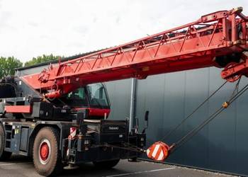 Żuraw budowlany dźwig budowlany TADANO FAUN GR-300EX