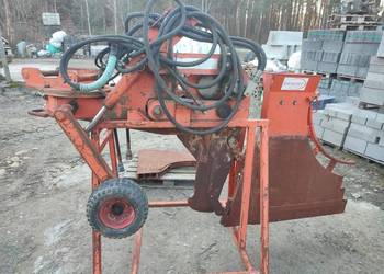 Pługoukładacz wibracyjny do układania kabli, nawodnienia