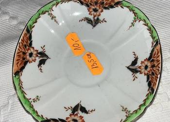 Spodek. Syg. Windsor. C. W. S.  Biała porcelana z dekorem kwiatowym.  Brązy