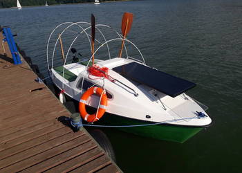 JACHT  LEKKI  KABINOWY  BEZ-2  z napędem elektrycznym.