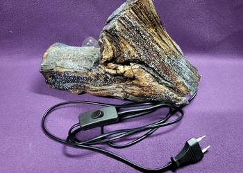 Lampka handmade z drewna – unikatowa dekoracja