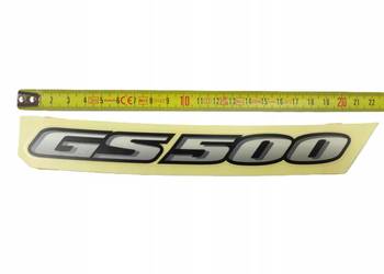 NAKLEJKA "GS 500" NA ZADUPEK SUZUKI GS 500 2001-2002 ORYG 6813101D40FN3