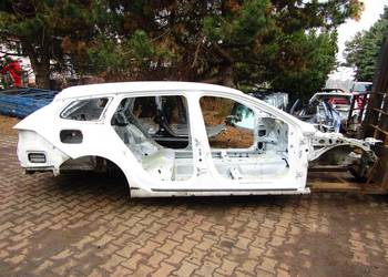 PRÓG SŁUPEK PRAWY PRAWA BOK Z40R OPEL INSIGNIA B KOMBI