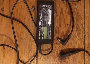 ZASILACZ SONY VAIO 19.5V    3,9A   VGP-AC19V37