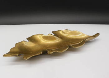 Mosiężna patera w kształcie liścia