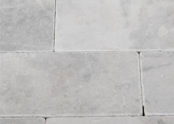 Cegiełka marmur Royal White bębnowany 15x7,5x1 cm