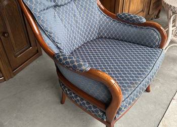 Elegancki stylowy fotel w kolorze niebieskim