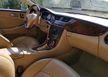 Kompletna tapicerka BEŻOWA AMG 63 do CLS W219 / C219 z IsoFix, tył grzany,