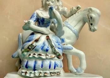 Porcelanowa figura /Jeździec na koniu z damą /