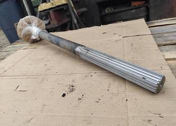 Półoś krótka z długim frezem do Stara 660 - nowa