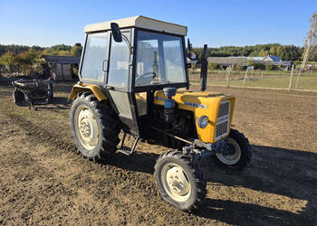 Ciągnik URSUS C-330 z kabiną (31 KM )