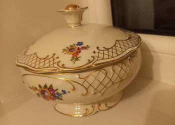 Bombonierka z porcelany.