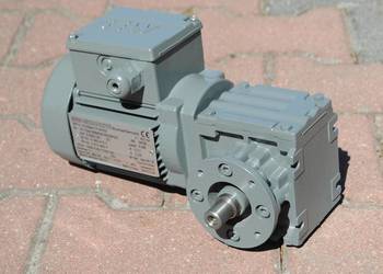 Motoreduktor kątowy 0.09kw. 100obr./min.. Firmy SEW-Eurodrive