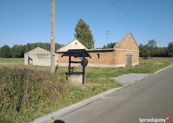 Sprzedam działkę siedliskową z zabudowaniami