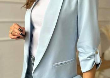 Ekskluzywny garnitur damski ADIKA klasa i szyk jasny niebieski rozm 50