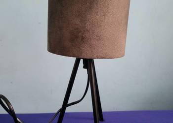 Nowoczesna lampka stołowa / nocna | Brązowy zamsz | Trójnóg | 31 cm