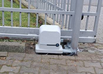 Nice Robo 600 napęd do bramy z montażem