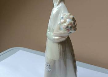 Figurka porcelanowa Espania dama z bukietem kwiatów