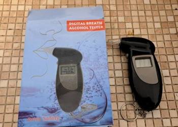Przenośny tester alkoholu we krwi na wydychanie