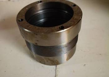 Prowadnica z gwintem siłownika przyczepy