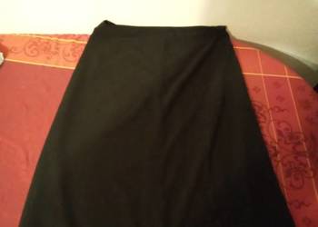 Czarna spódnica z wzorem kwiatowym