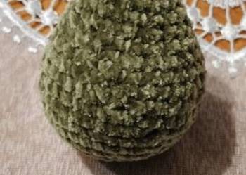 Maskotka gruszka na szydełku