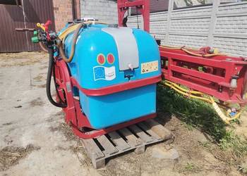 Opryskiwacz zawieszany 800l 15m hydraulicznie poziomowany