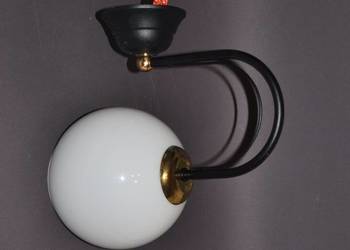 kinkiet czarny z kula mleczna
