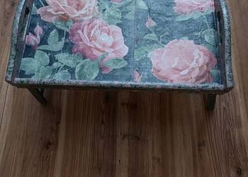 Stolik śniadaniowy.