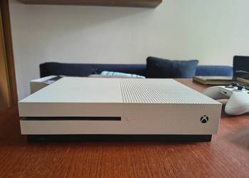 Konsola XBOX ONE S   1 TB  4K Blu-RAY HDR Kontroler bezprzewodowy x 1 szt.