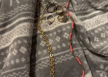 Naszyjnik z pierścionkami