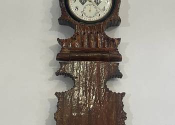 Klasyczny srebrny zegarek kieszonkowy Doxa w rzeźbionej podstawie