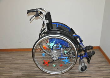 4 Wózek inwalidzki dziecięcy specjalny SOPUR Joungster 31 cm aktywny FV