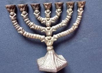 Miniaturowa mosiężna menora, druga połowa XX w.